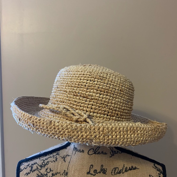 Straw Hat - Picture 2 of 4